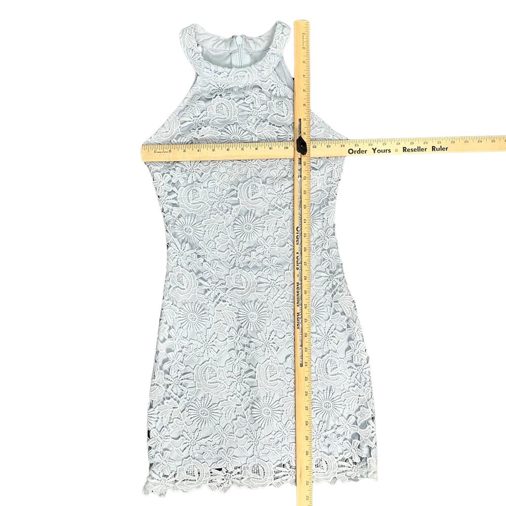 Lulus Light Grey Crochet Lace Mini Shift Sheath Sleeveless Dress sz XS Love Poem - Picture 6 of 9